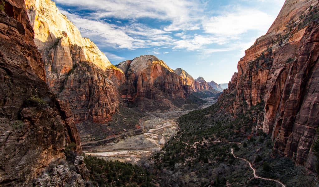 Zion Canyon from Angel's landing at sunset. 4 things to know when visiting zion in 2022 #Zionnationalpark #zioncanyon #angel'slanding